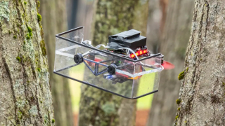 Netopýří DRON: Jak se 15cm kvadrokoptéra orientuje čistě zvukem