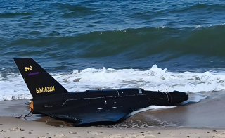 Ruský DRON u polské pláže nesl ostrou hlavici. Kudy letěl, nikdo neví