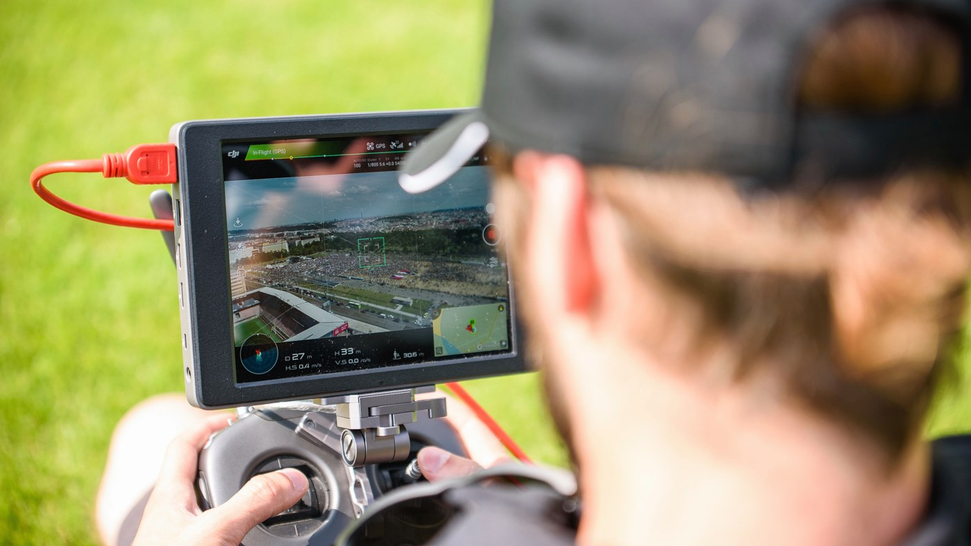 Pilot DRONu – specialista na foto a video