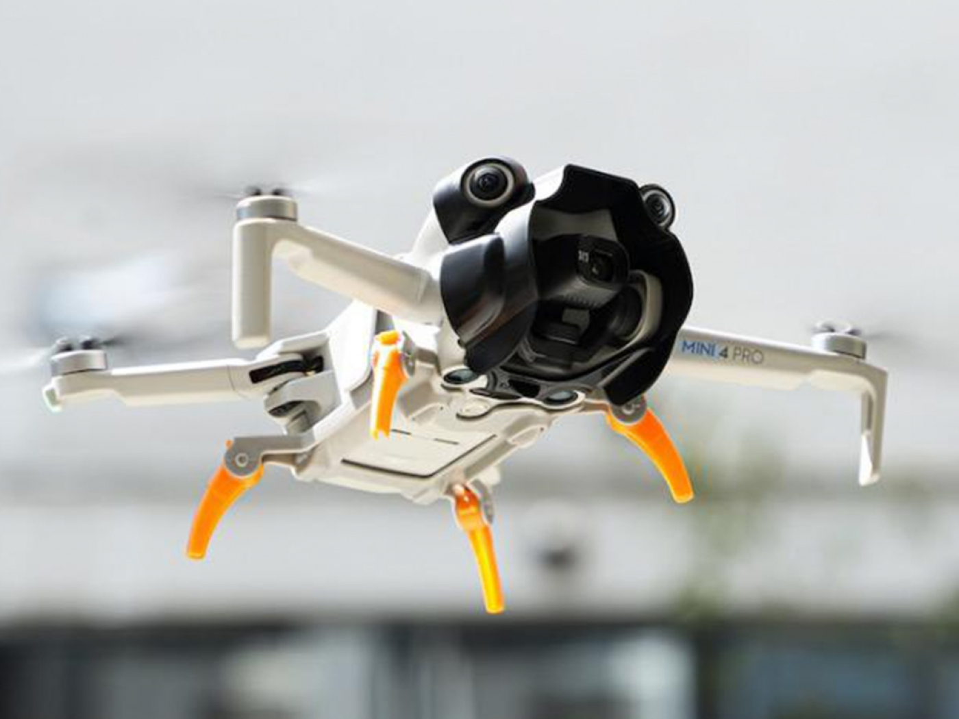 Šedá sluneční clona na objektiv dronu DJI Mini 4 Pro