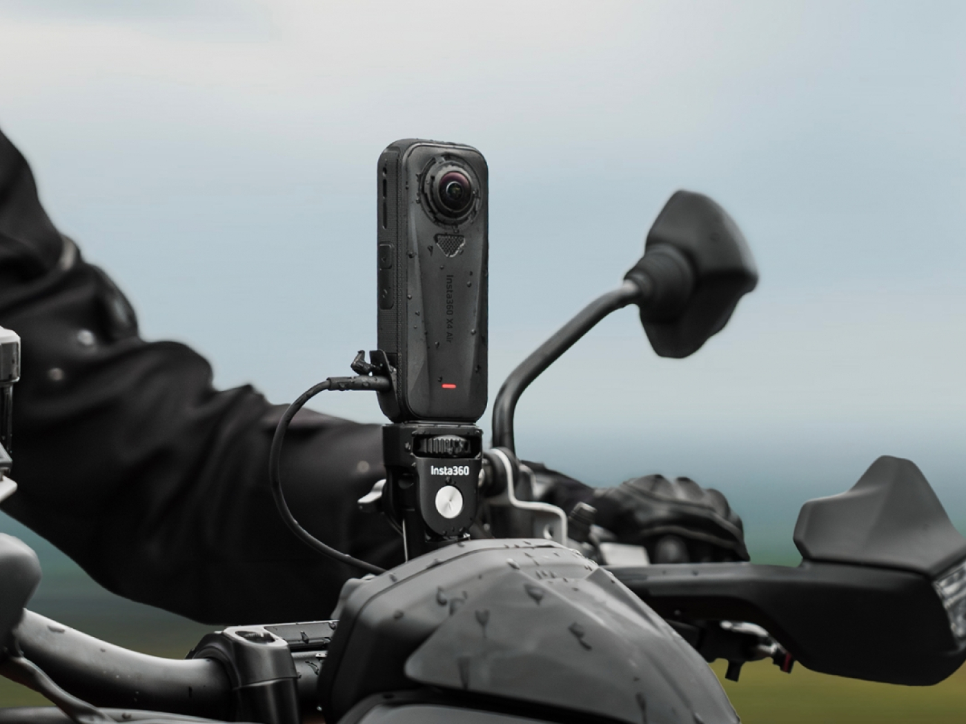 Akční kamera Insta360 X4 Air Starter Bundle - černá