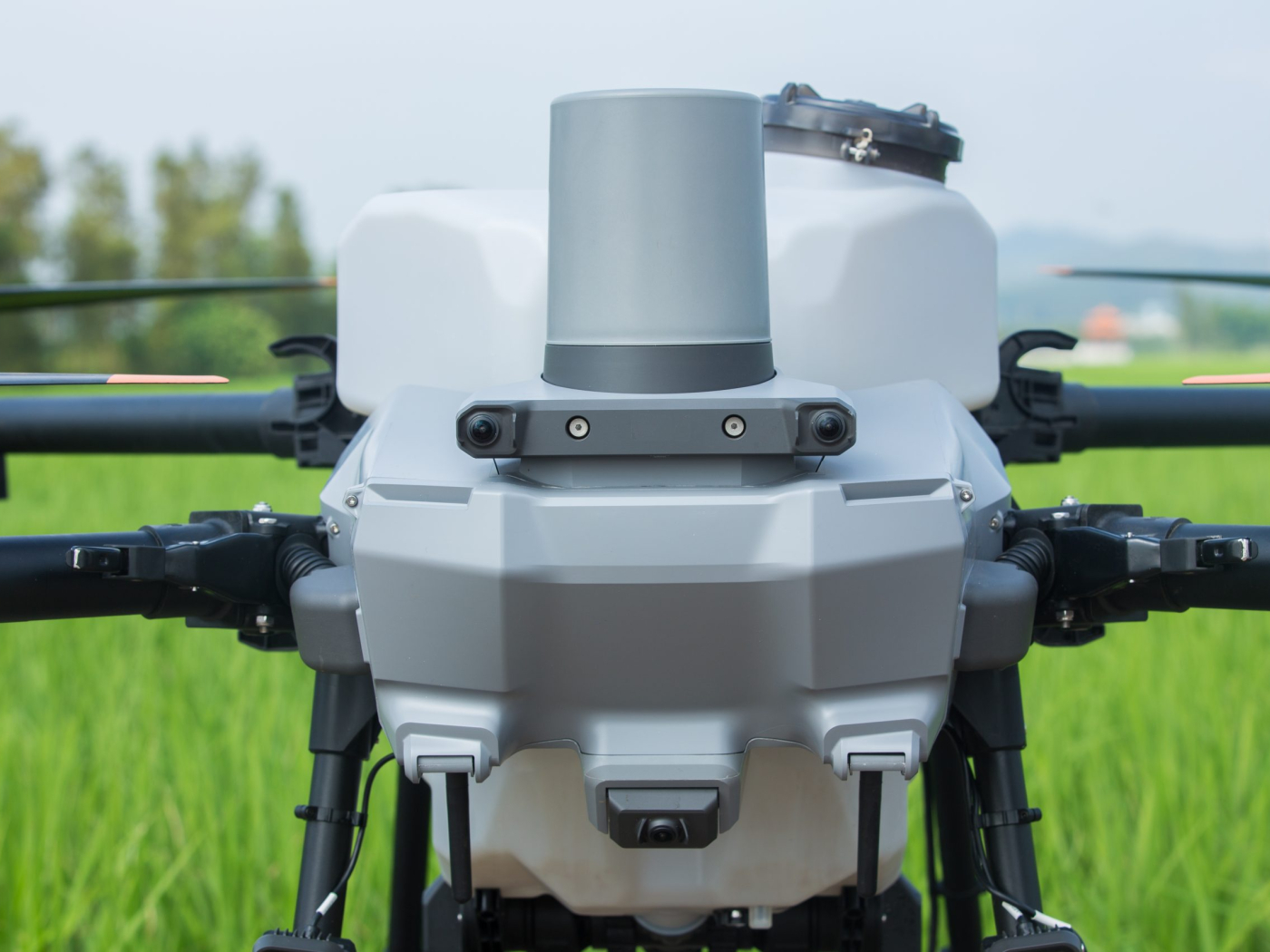 DJI Agaras T25P ze předu detail DRONPRO.jpg
