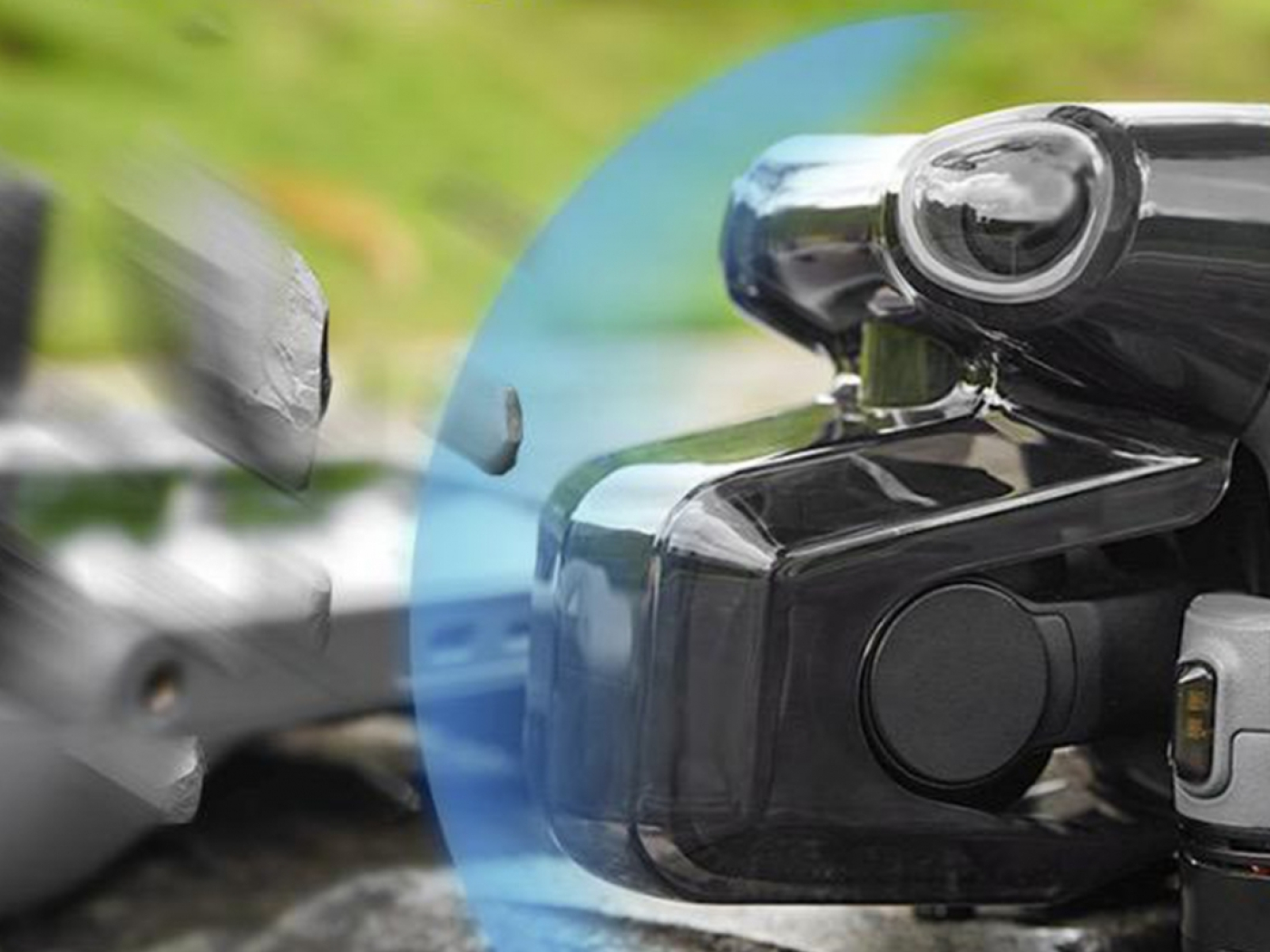 Šedý kryt kamery a předních senzorů na dron DJI Air 3