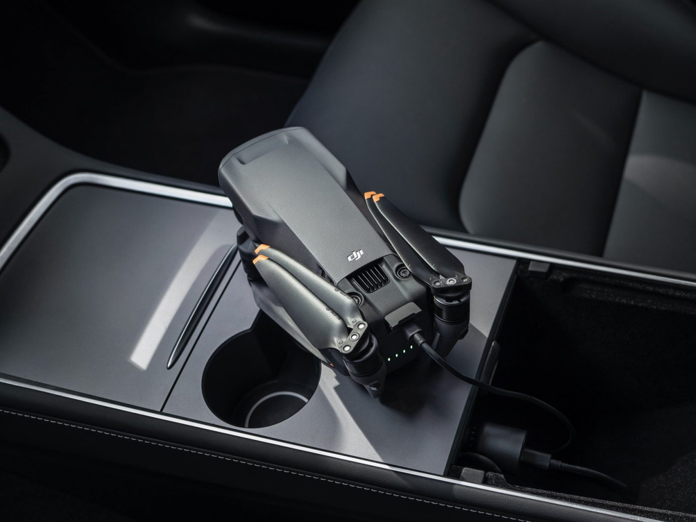 Originální nabíječka do auta DJI 65W Car Charger (USB-C and USB-A)