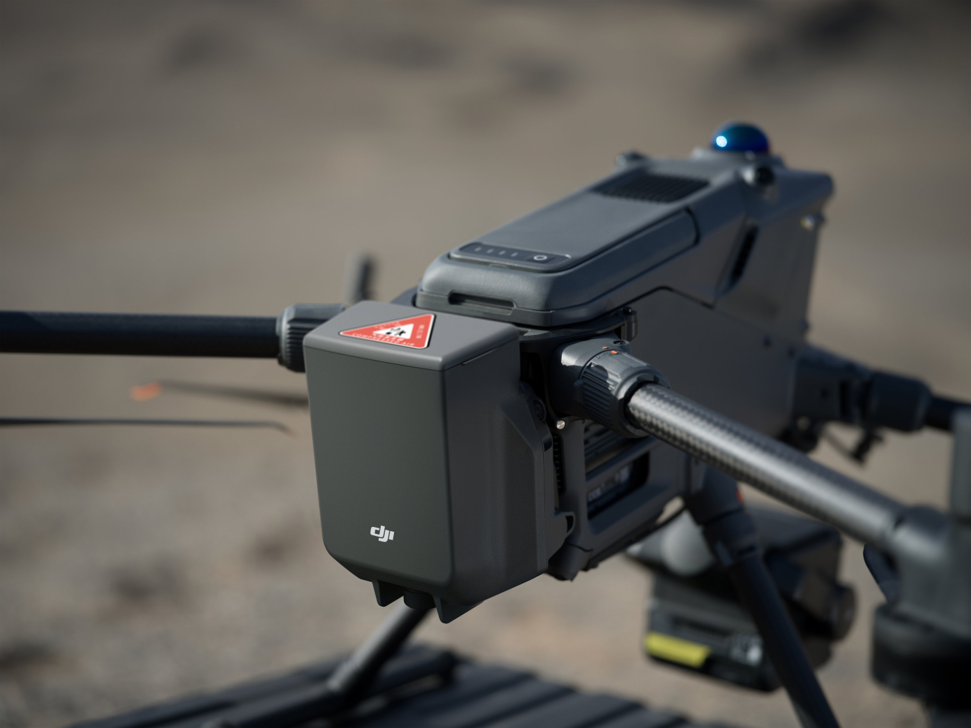 DJI AP100 padák pro DRON DJI Matrice 400 ze strany DRONPRO.jpg