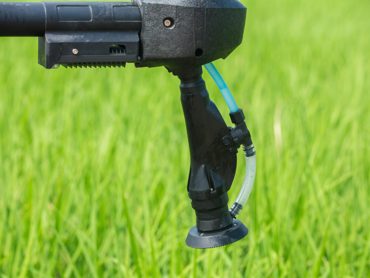 DJI Agaras T25P detail postřík DRONPRO.jpg