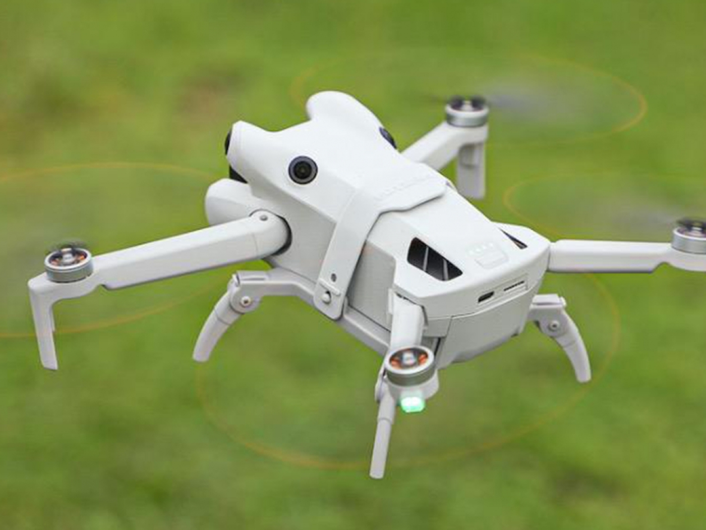 Šedý skládací podvozek na dron DJI Mini 4 Pro