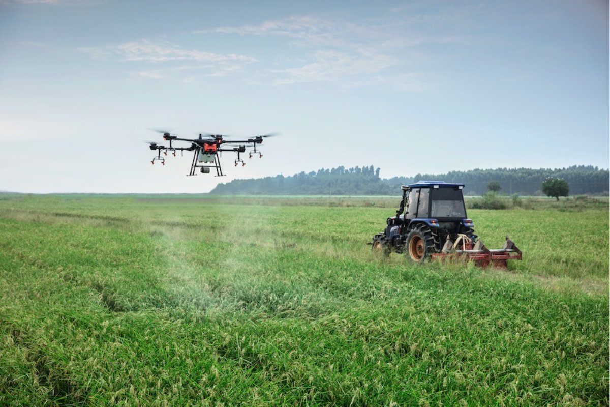 Zemědělský dron DJI Agras T16 - happy farming | eshop DronPro.cz