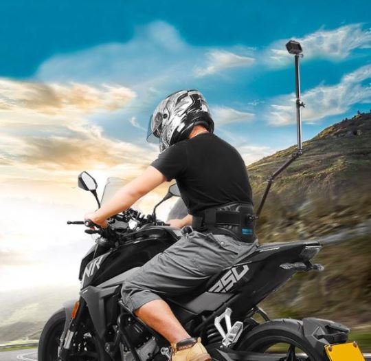 Bederní pás + selfie tyč na kameru Insta360 ONE R na motorce 