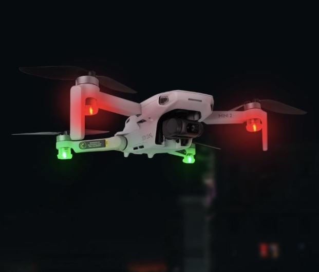 Stroboskopické LED světlo na dron (4ks) ve tmě