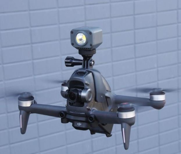 Držák akční kamery na DJI FPV závodní dron v praxi