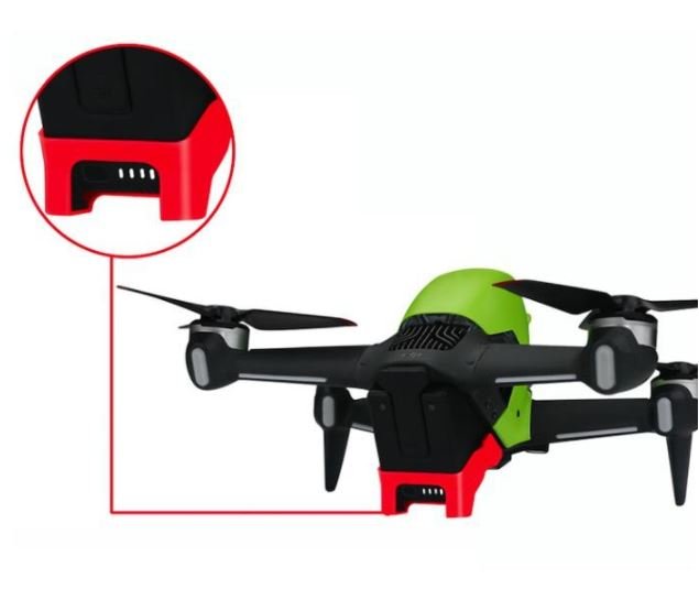 Červená pojistka baterie na DJI FPV závodní dron detail