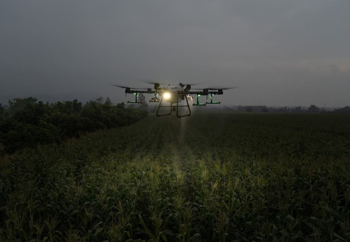 Dron pro zemědělství DJI Agras T30 v praxi 