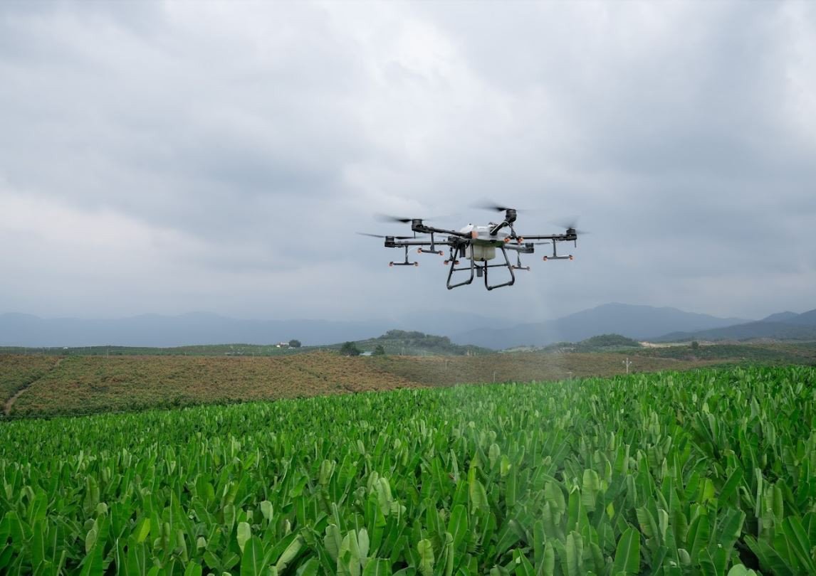Dron pro zemědělství DJI Agras T30 v praxi