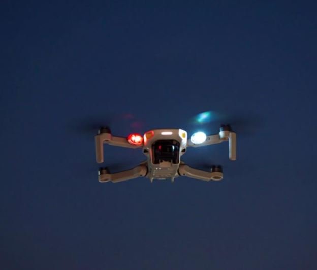 Barevné LED stroboskopické světlo na dron (2ks)