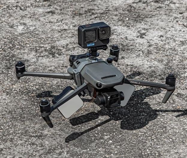 Multifunkční adaptér na dron DJI Mavic 3 nasazený