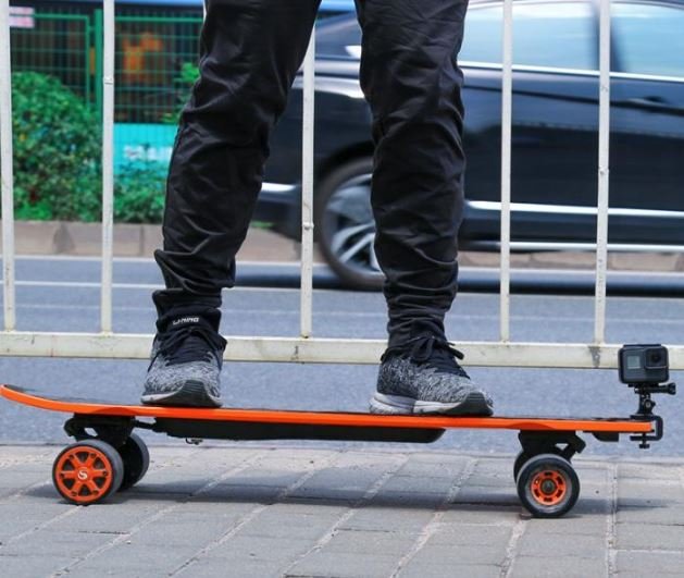 Držák akční kamery na skateboard v praxi