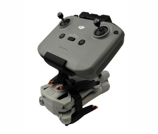 Rukojeť pro ruční natáčení s dronem DJI Mini 3 Pro a dálkovým ovladačem ze strany