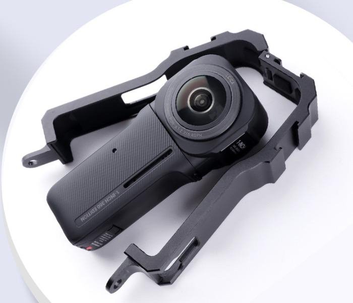 Rám pro připojení dalšího příslušenství na kameru Insta360 ONE RS 1-Inch 360 nasazení