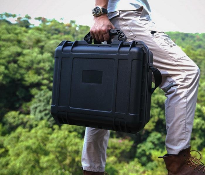 Černý voděodolný kufr na dron DJI Avata v praxi