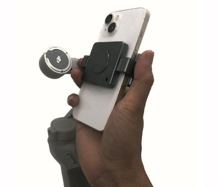 Magnetický držák telefonu s LED světlem na DJI Osmo Mobile 6 zezadu