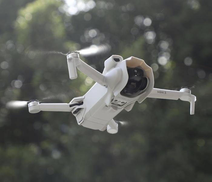 Šedá sluneční clona na dron DJI Mini 3 v praxi