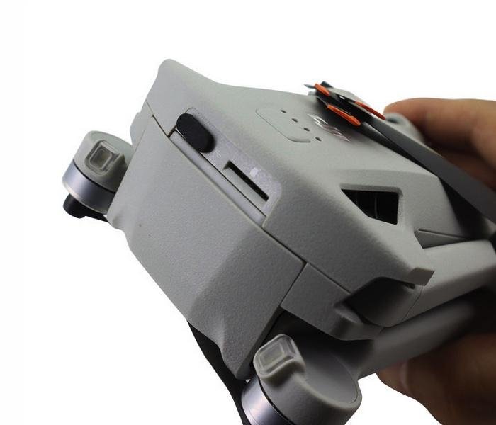 Transparentní protiprachové kryty konektorů na dron DJI Mini 3 v praxi