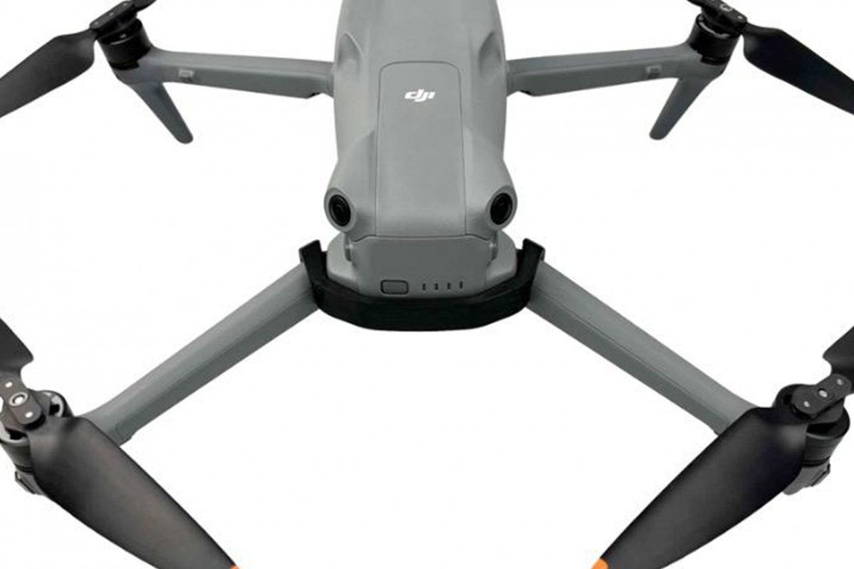 Pojistka baterie dronu DJI Air 3 nasazená