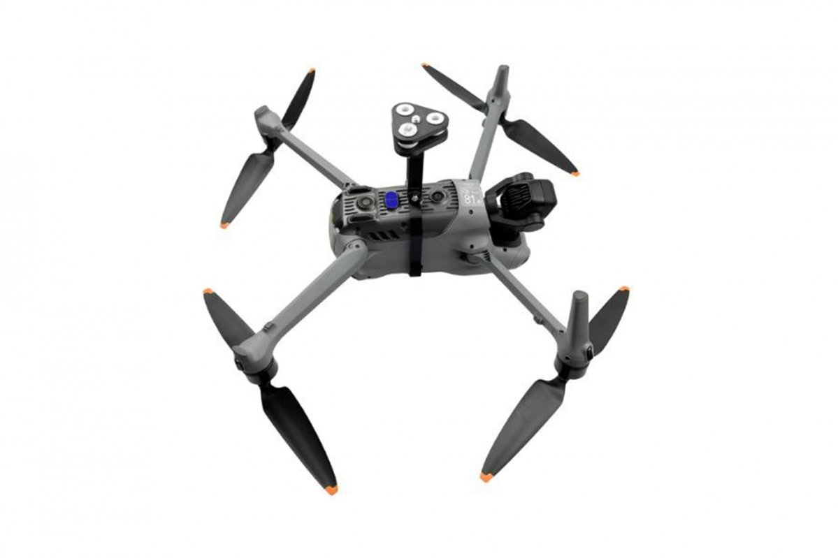 Horní a spodní adaptér na akční kameru na dron DJI Air 3 ze strany
