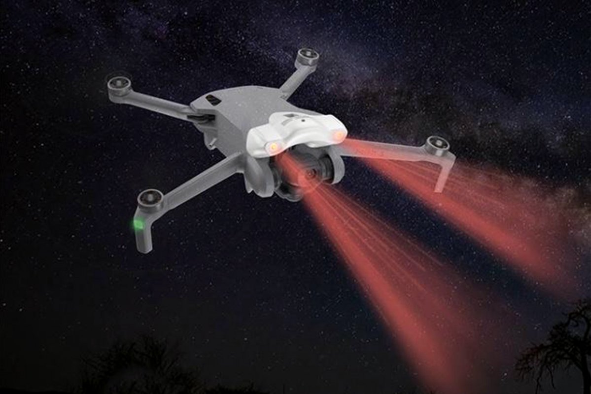 Přední LED červená světla na dron DJI Mini 3 nasazené