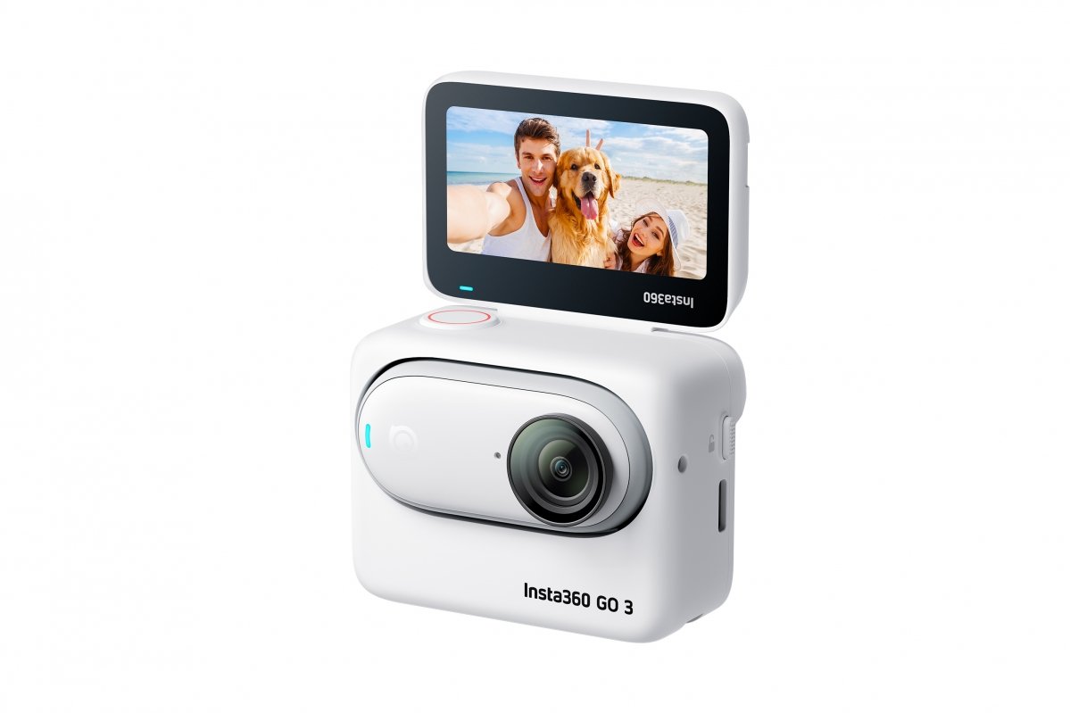 Mini kamera Insta360 GO 3 vysunutý displej