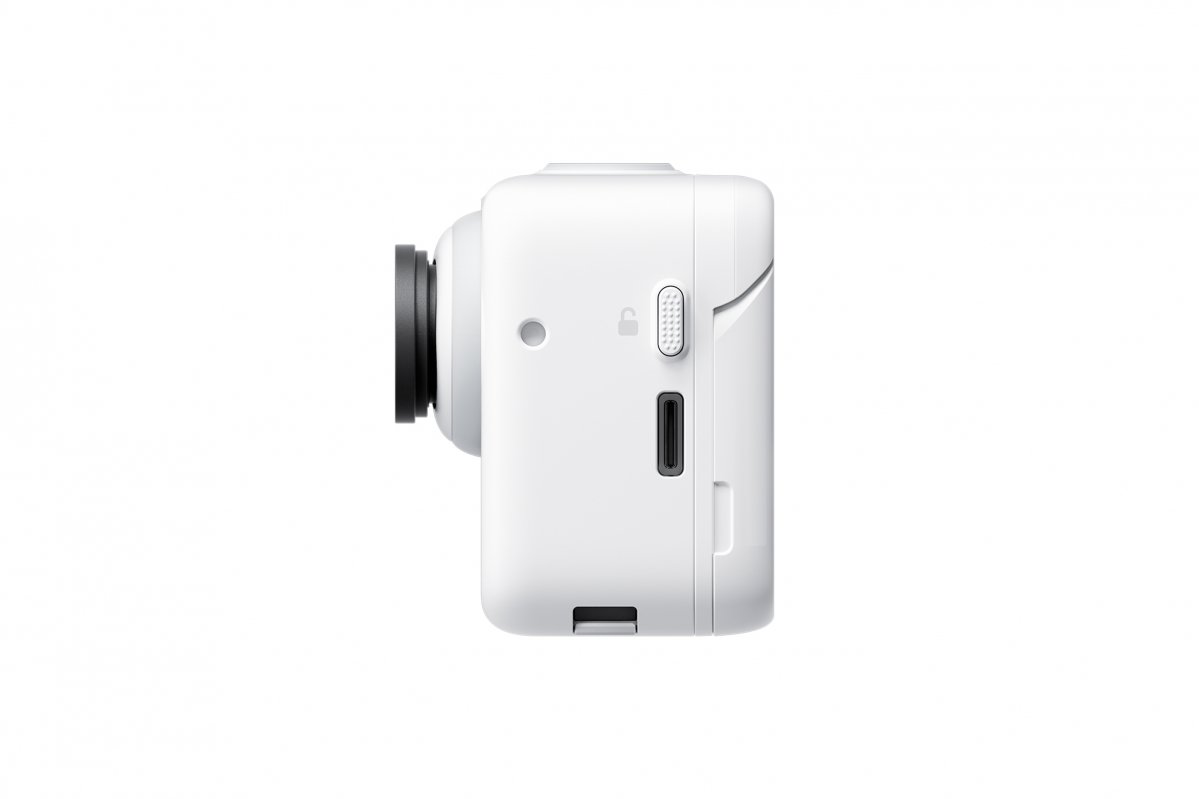 Mini kamera Insta360 GO 3 nabíječka ze strany