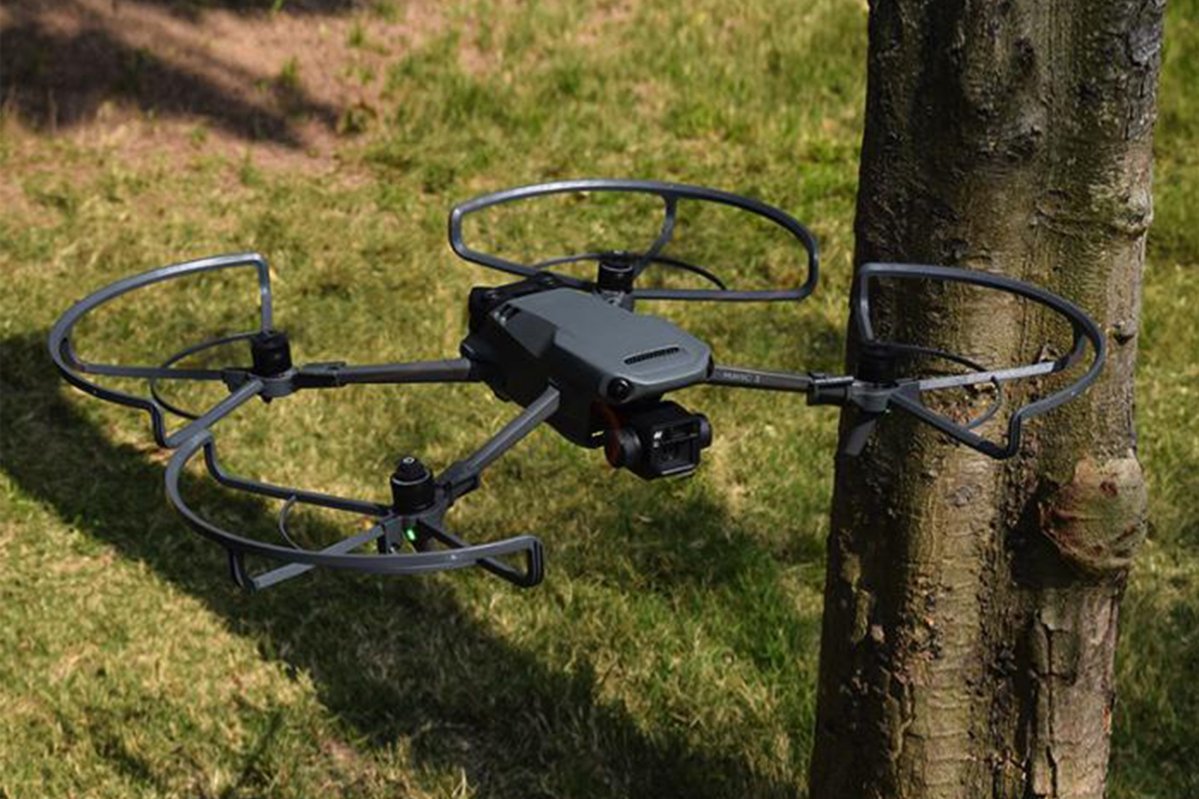 Ochranné oblouky na dron DJI Mavic 3 za letu