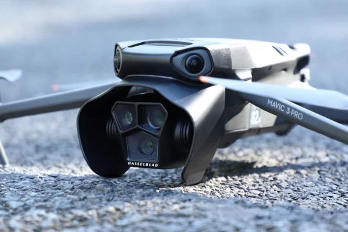 Sluneční clona na dron DJI Mavic 3 Pro ze stranx