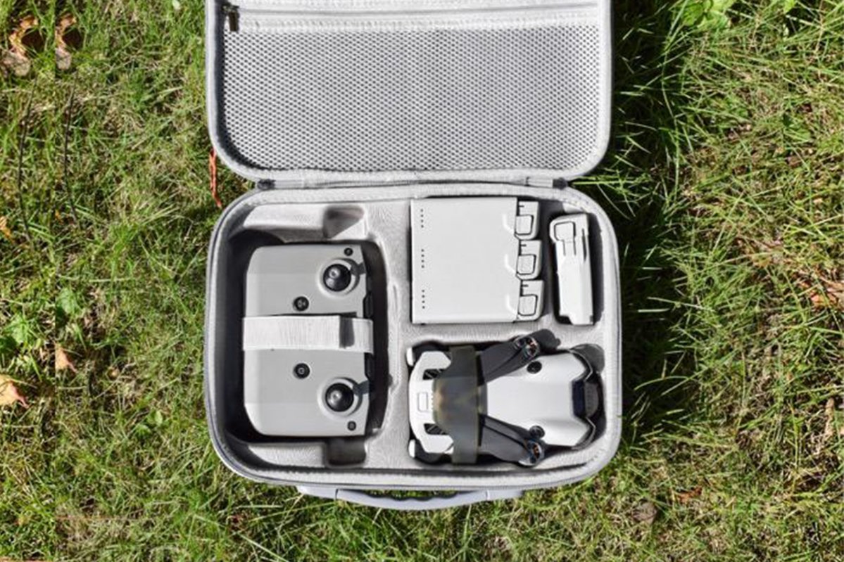 Světle šedé pouzdro na dron DJI Mini 4 Pro shora