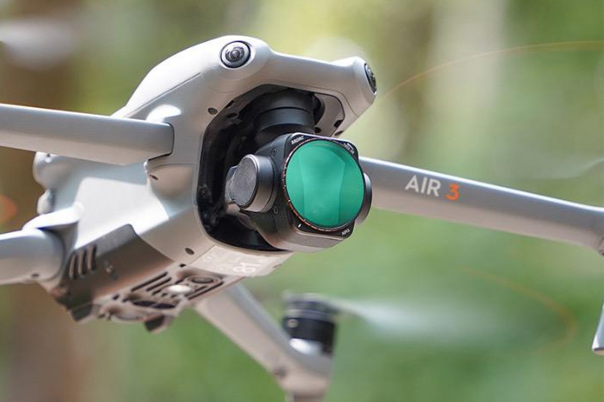 Filtr VND 2-5 stop na dron DJI Air 3 nasazený