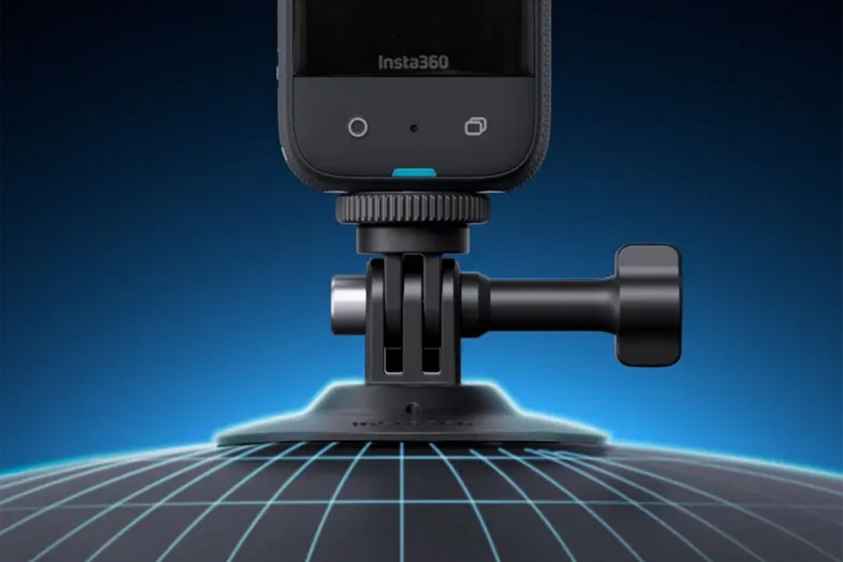 Sada dvou přísavek na kameru Insta360 nasazená