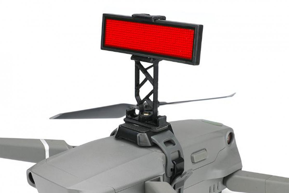 Programovatelné LED světlo na drony nasazené