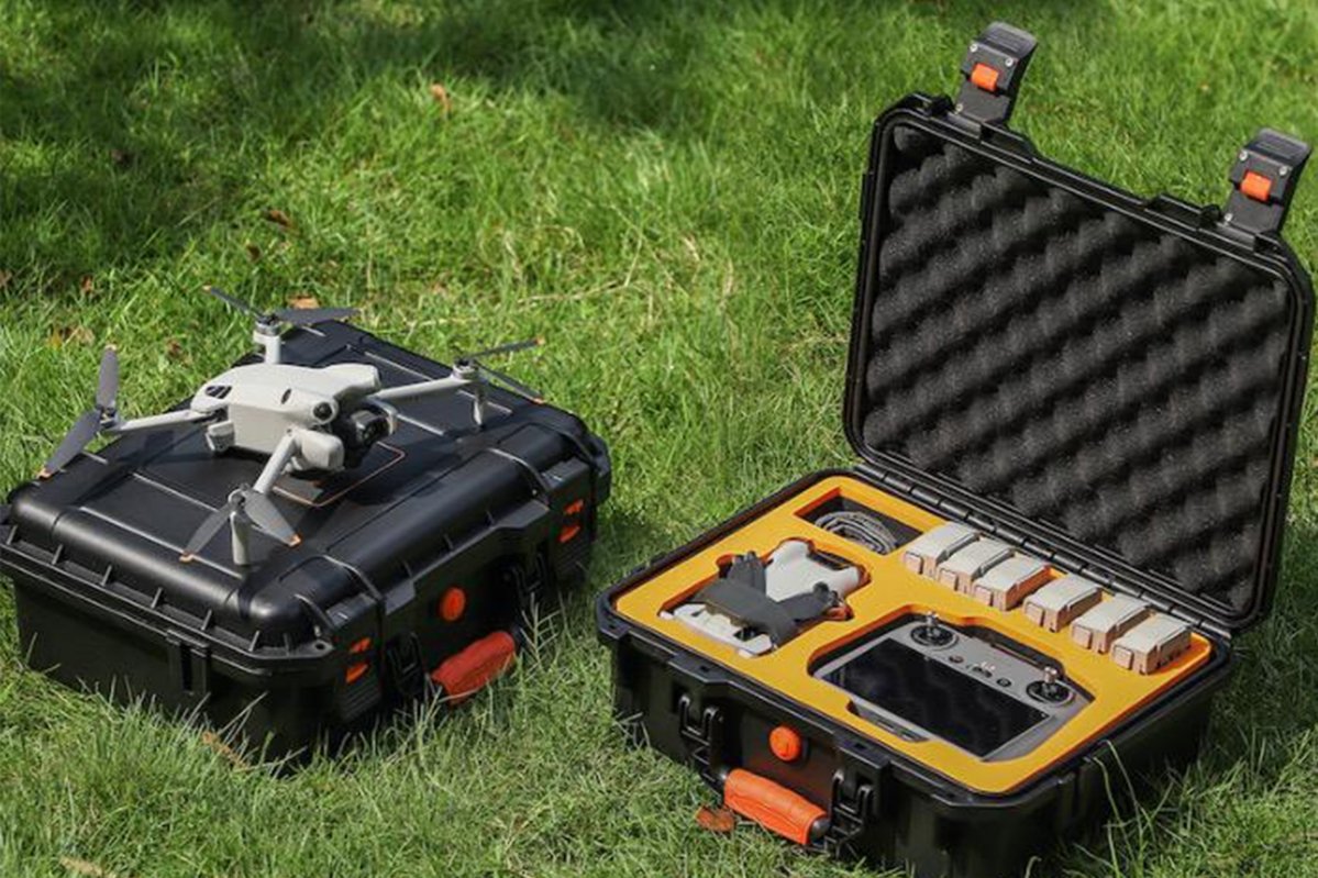 Černý voděodolný kufr na dron DJI Mini 4 Pro v praxi