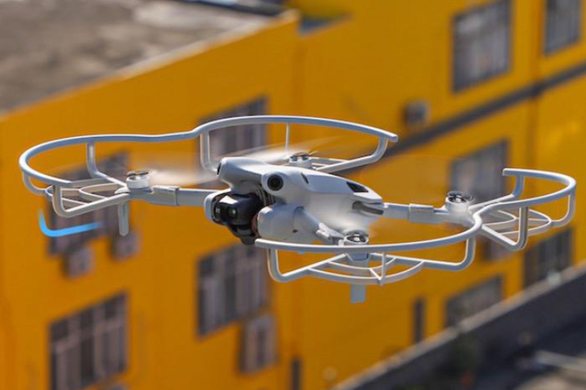 Ochranné oblouky na dron DJI Mini 4 Pro za letu