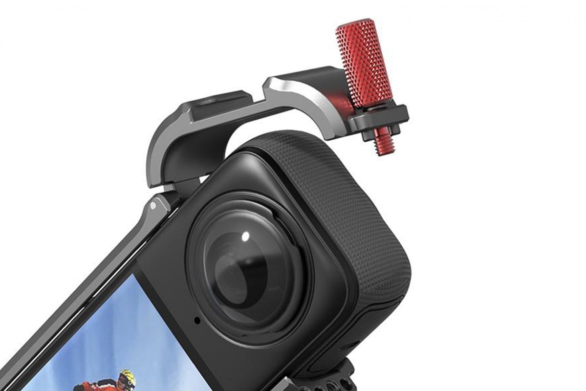 Rám a ochrana objektivu na kameru Insta360 X4 nasazování