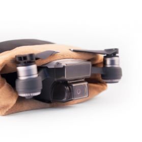 Adam FLEET ochranná taška s krytem kamery pro dron DJI Spark na dronu