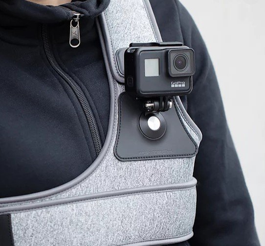 Pgytech hrudní popruh na DJI Osmo Pocket nebo akční kameru nasazený
