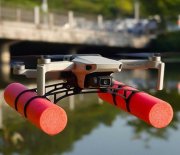 Plovoucí přistávací podvozek na dron DJI Mavic Mini ze strany