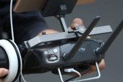 DJI Focus Handwheel držák pro ostření na vysílač pro dron DJI Inspire 2 v akci